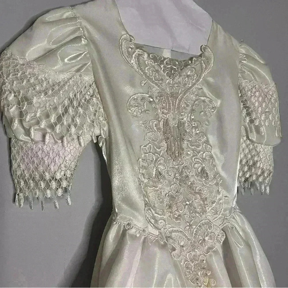 Vintage Satin White Formal Girl’s Dress size 8 in excellent condition. - Picture 2 of 6